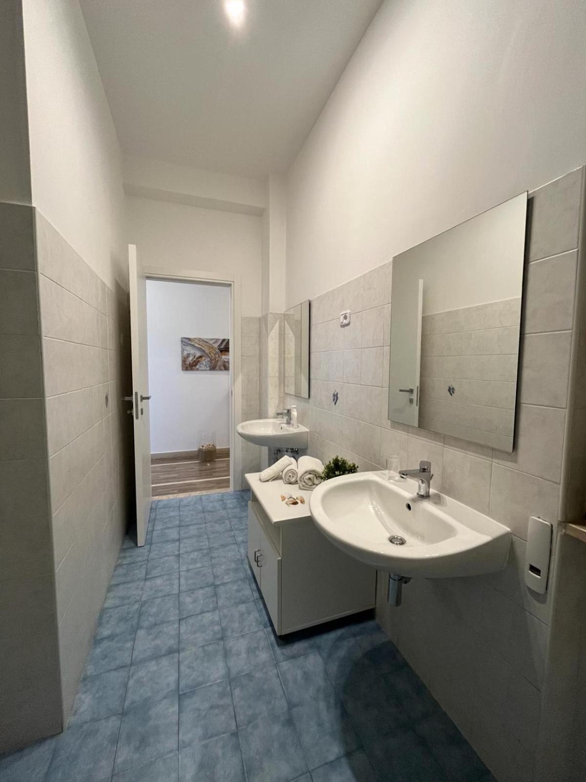Апартаменты Casa Roberta With Balcony And Sea View Вьесте Экстерьер фото